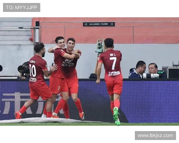 上海海港与蔚山HD战平0-0无缘亚冠淘汰赛结束本赛季征程